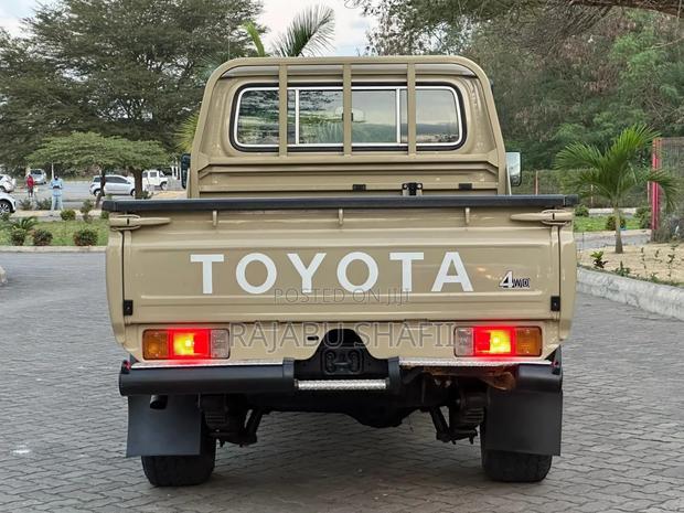 Toyota Land Cruiser 2017 Beige