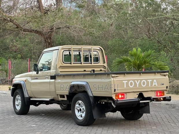 Toyota Land Cruiser 2017 Beige