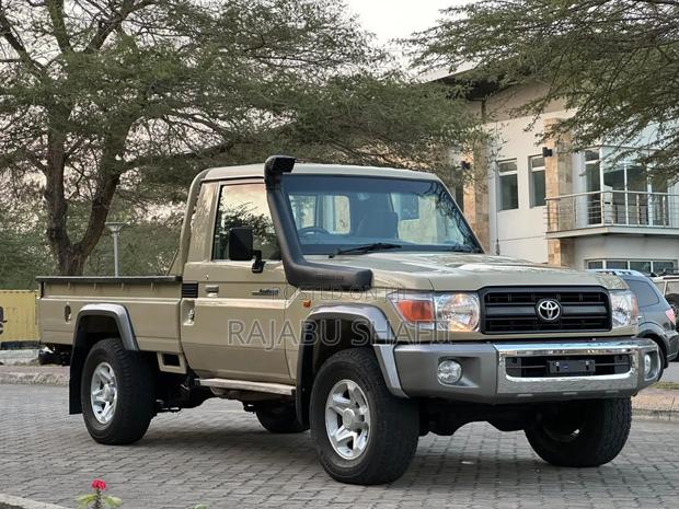 Toyota Land Cruiser 2017 Beige
