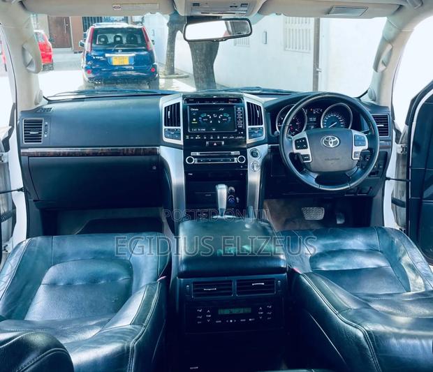 Toyota Land Cruiser 2013 White