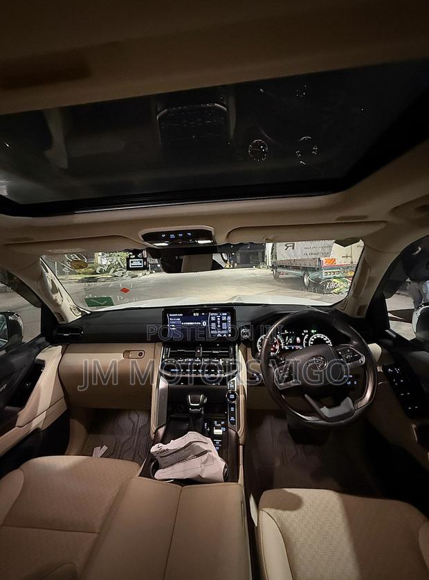 Toyota Land Cruiser LC300 2023 White