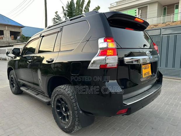 Toyota Land Cruiser Prado 2016 Black