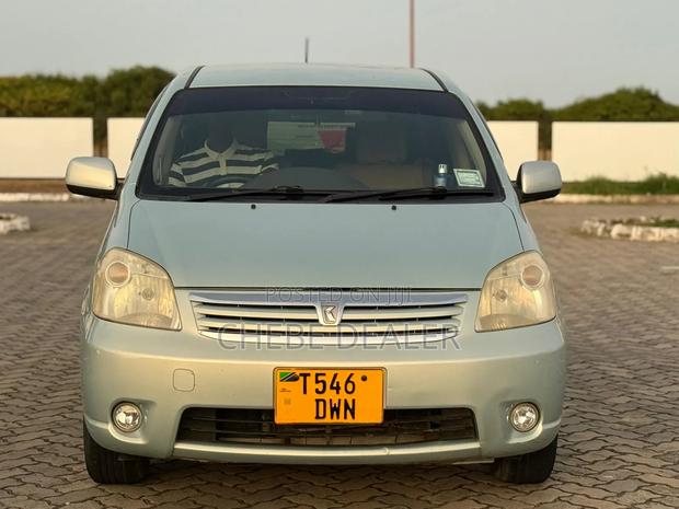 Toyota Raum 2004 Green