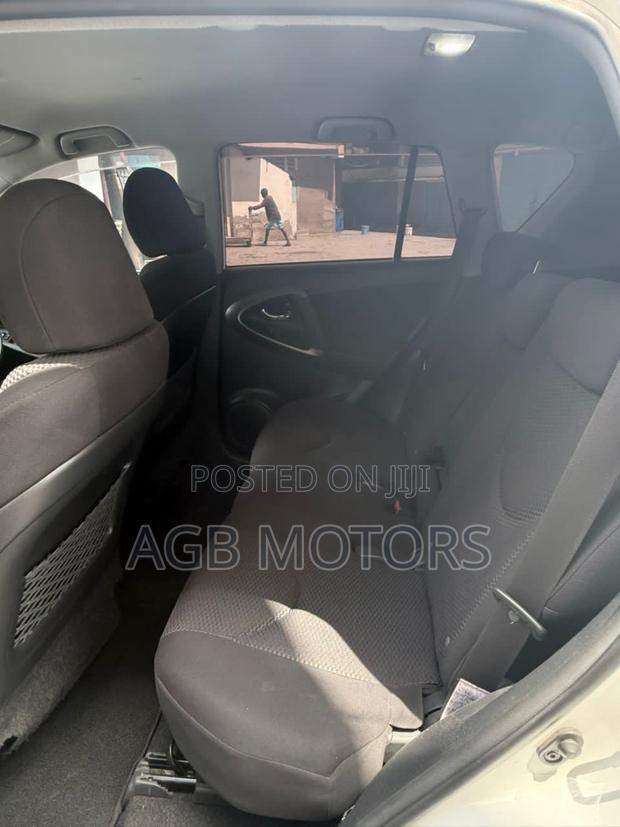 Toyota RAV4 2010 White