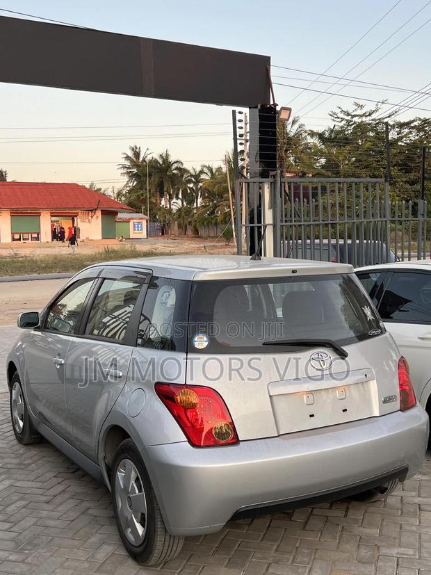 Toyota IST 2004 Silver