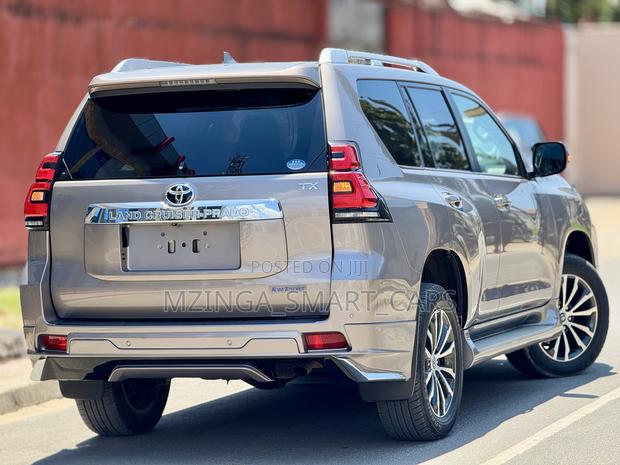 Toyota Land Cruiser Prado 2.7 2021 Gold