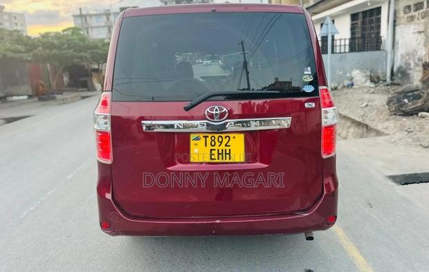 Toyota Noah 2009 Red