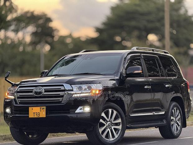 Toyota Land Cruiser 4.6 V8 ZX 2018 Black