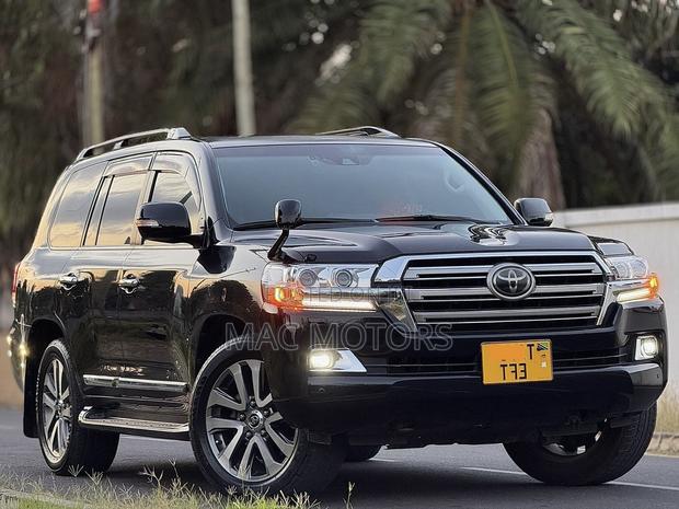 Toyota Land Cruiser 4.6 V8 ZX 2018 Black