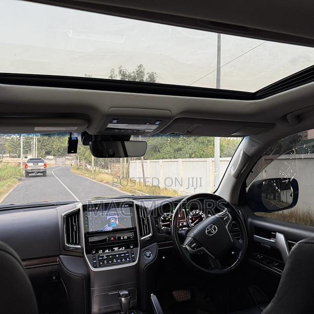 Toyota Land Cruiser 4.6 V8 ZX 2018 Black