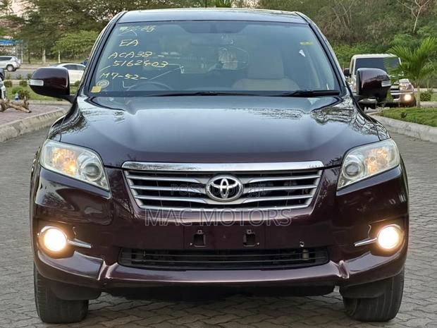 Toyota Vanguard 2010 Maroon