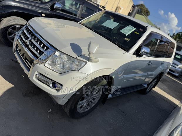 Mitsubishi Pajero 2014 White