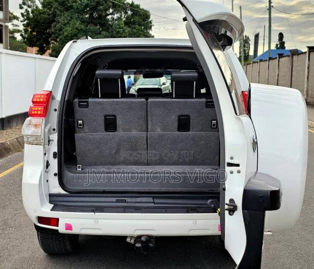 Toyota Land Cruiser Prado 2010 White