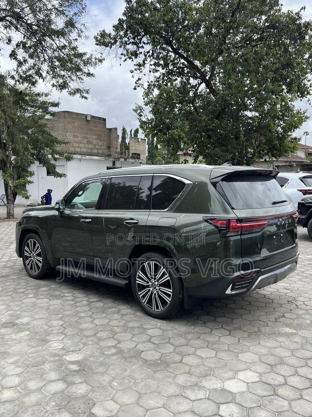 Lexus LX 2024 Green
