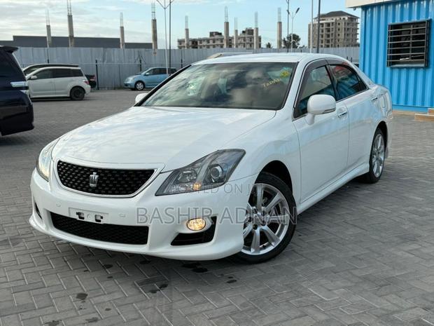 Toyota Crown 2009 Off white