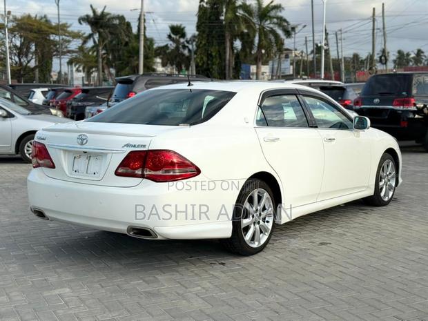 Toyota Crown 2009 Off white
