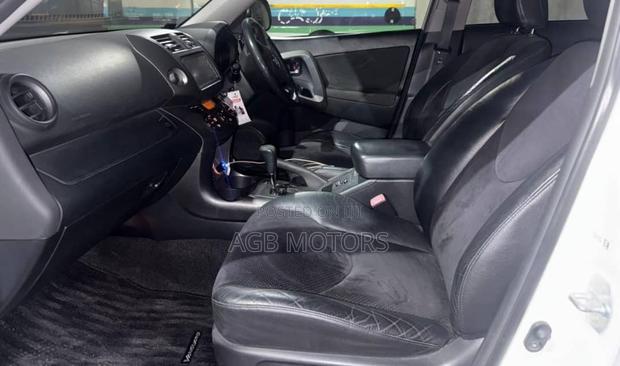 Toyota Vanguard 2009 White
