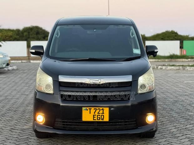 Toyota Noah 2009 Black