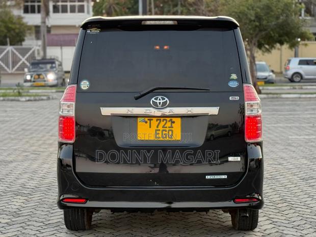 Toyota Noah 2009 Black