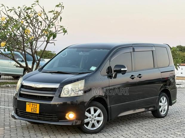 Toyota Noah 2009 Black