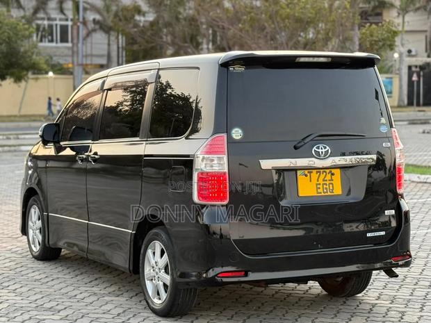 Toyota Noah 2009 Black