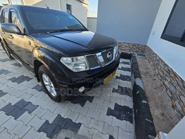 Nissan Navara 2006 Black