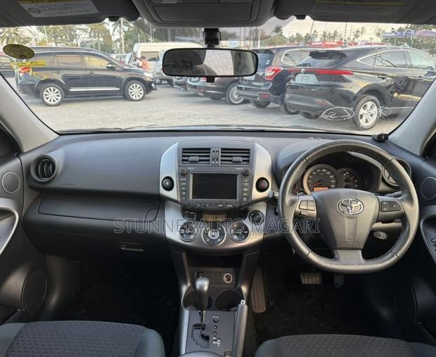 Toyota Vanguard 2012 Black