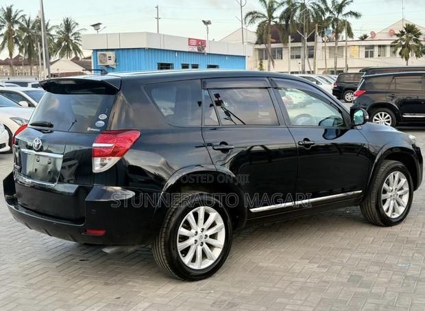 Toyota Vanguard 2012 Black