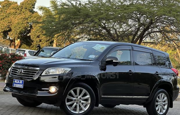 Toyota Vanguard 2012 Black