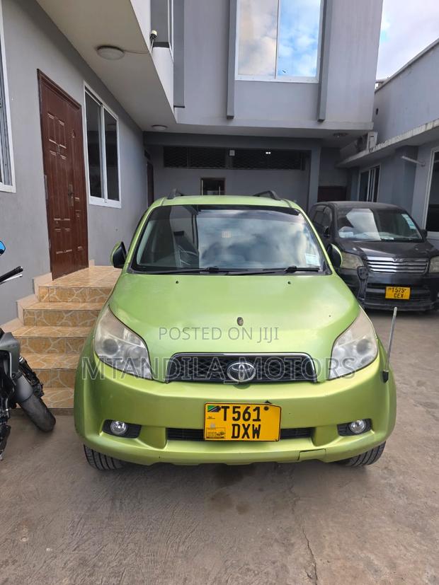 Toyota Rush 1.5 AWD 2010 Green