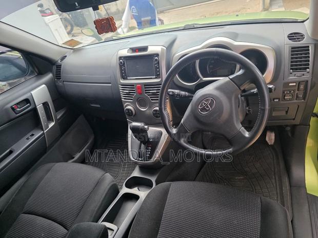 Toyota Rush 1.5 AWD 2010 Green