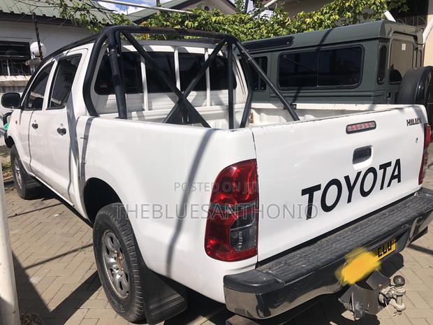 Toyota Hilux 2014 White