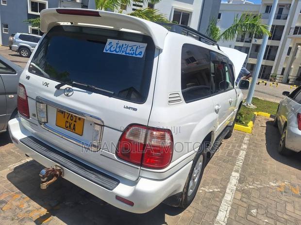 Toyota Land Cruiser HDJ 100 2003 White
