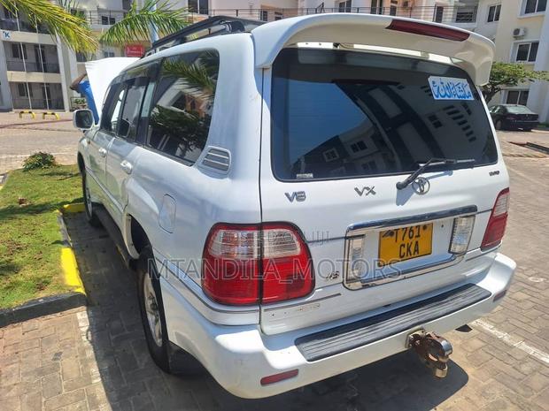 Toyota Land Cruiser HDJ 100 2003 White
