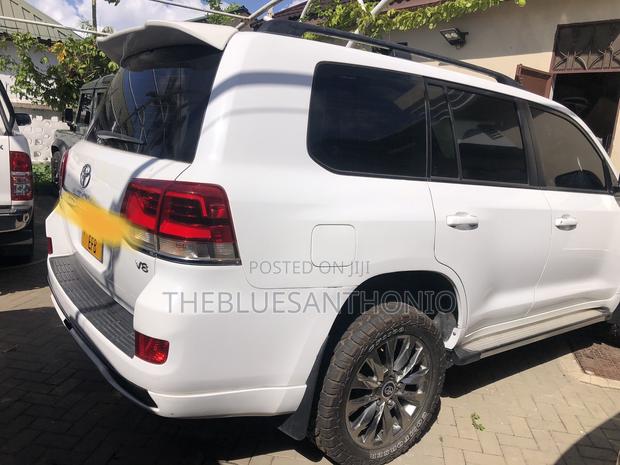 Toyota Land Cruiser 2015 White