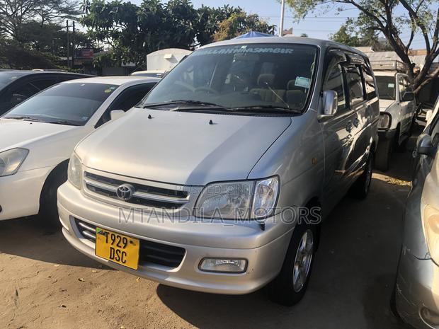 Toyota Noah 2.0 AWD (8 Seater) 2001 Silver