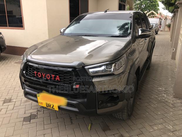 Toyota Hilux 2020 Gray