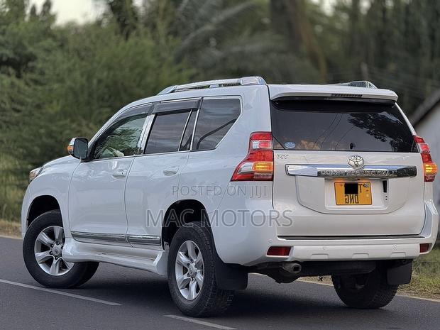 Toyota Land Cruiser Prado 2017 White