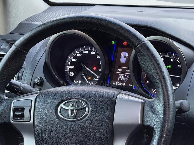 Toyota Land Cruiser Prado 2017 White