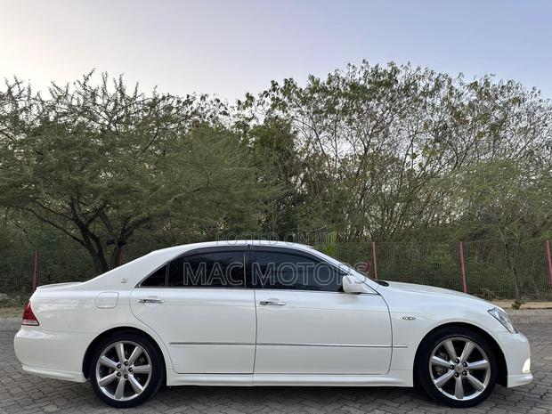Toyota Crown 2005 White