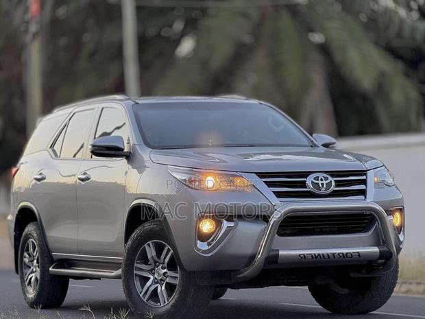 Toyota Fortuner 2019 Silver
