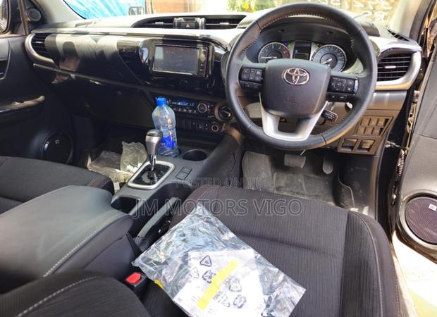Toyota Hilux 2020 Black