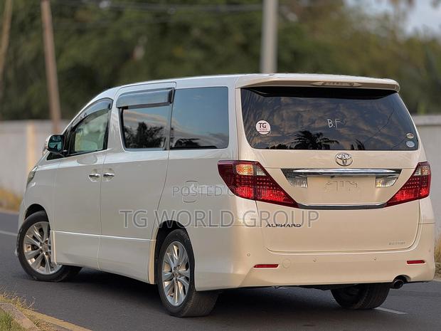 Toyota Alphard 2.4 Petrol FWD 2009 White