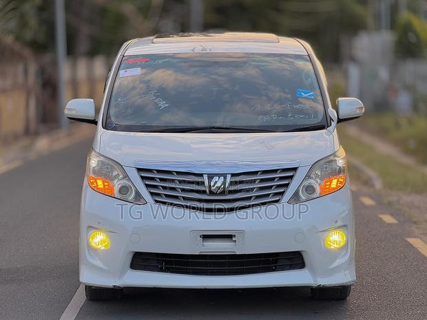 Toyota Alphard 2.4 Petrol FWD 2009 White
