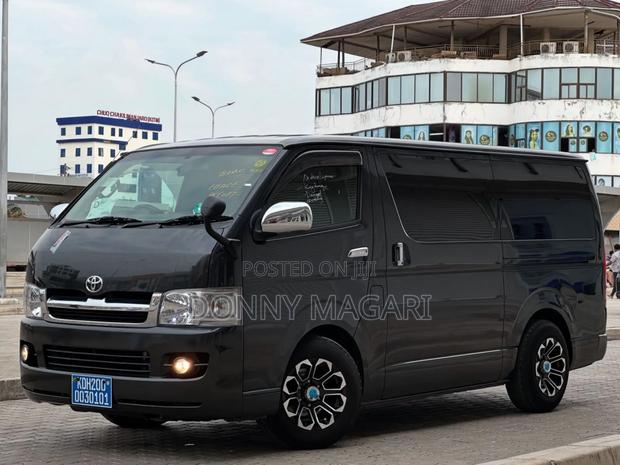 Toyota HiAce 2005 Black