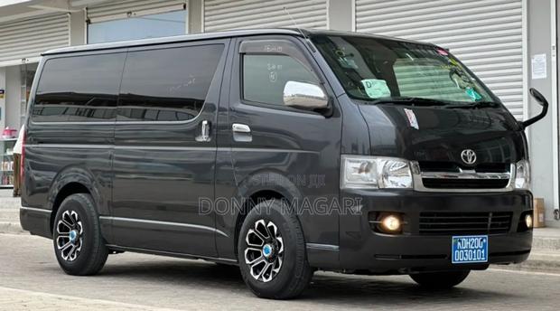 Toyota HiAce 2005 Black