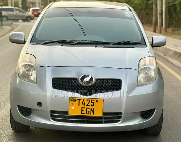 Toyota Vitz 2008 Silver