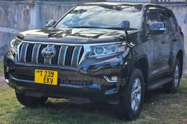 Toyota Land Cruiser Prado 2017 Black