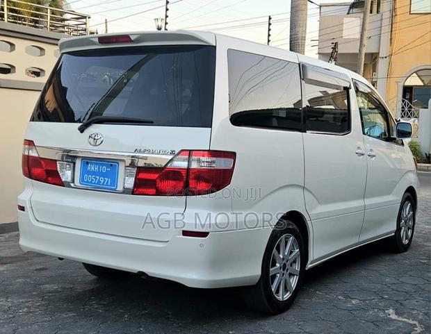 Toyota Alphard 2.4 Petrol AWD 2004 White