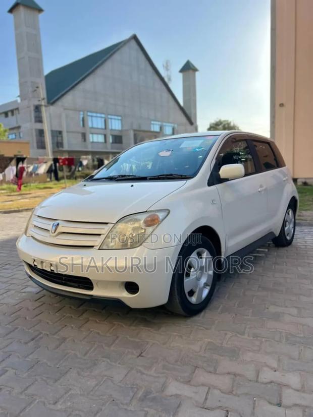 Toyota IST 2003 White
